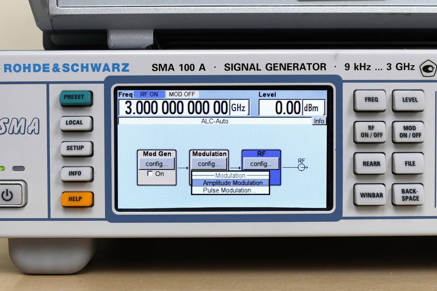 Генератор сигналов Rohde & Schwarz SMA100A до 3 ГГц